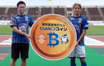 GMOコイン：冠協賛試合のMOM小泉佳穂選手に「1ビットコイン」贈呈