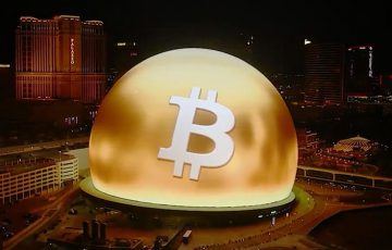 ラスベガスのスフィアに「ビットコインの巨大球体広告」が登場
