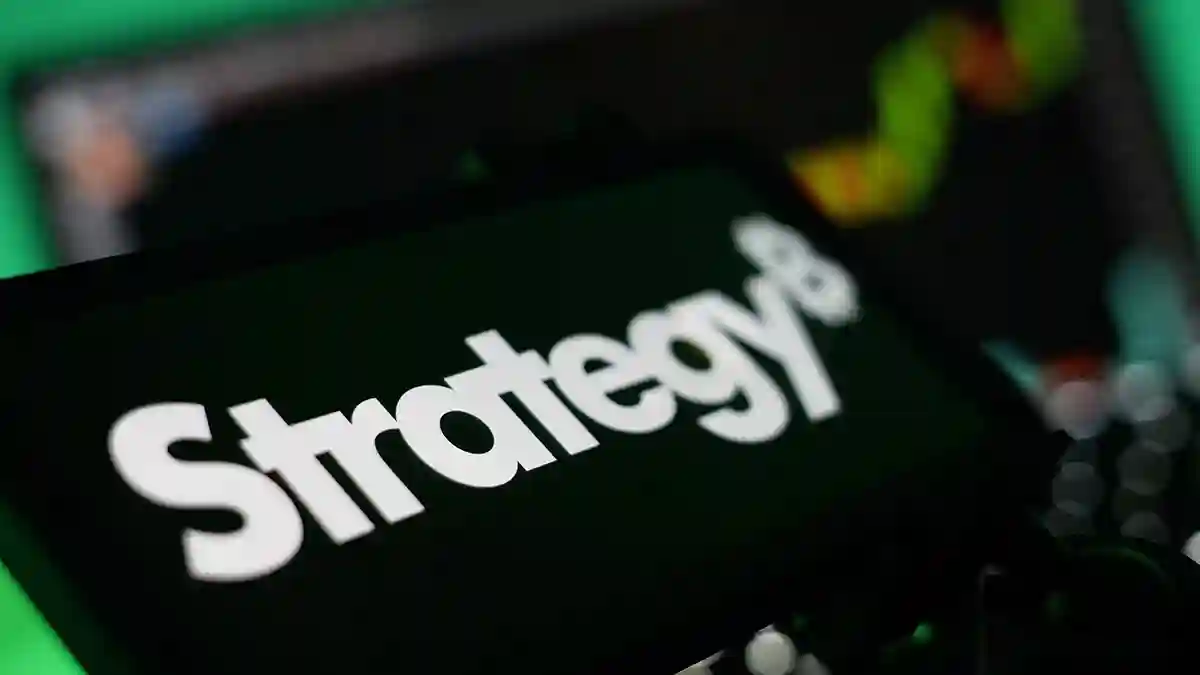 ストラテジー会長セイラー氏「BTC買い増す」宣言、株価低迷とSTRC停止で財源に黄信号か