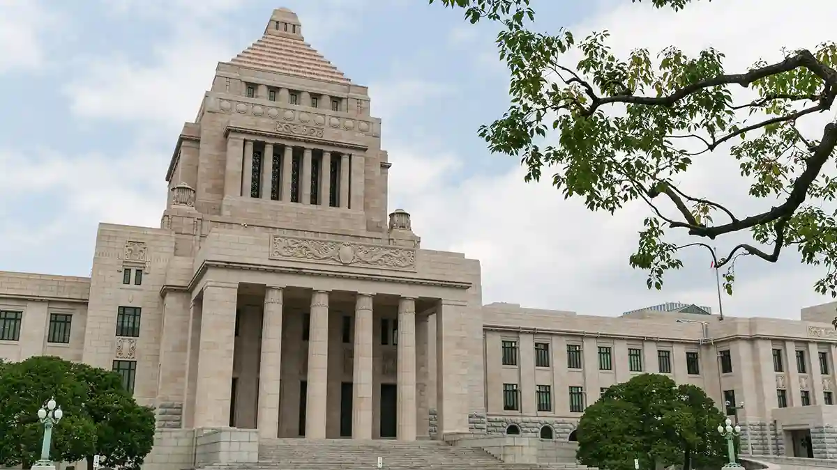 海外DEX・予測市場が国会で初議題に、片山大臣「継続検討」と先送り姿勢